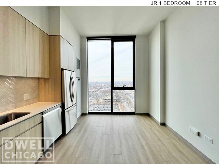 Building Photo - 503 S Damen Ave