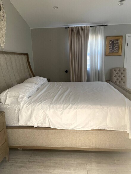 Building Photo - 1035 Hornblend St