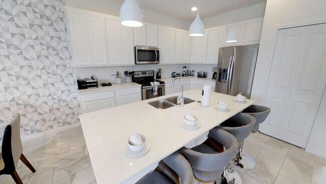 Building Photo - 3810 Oakville Ave