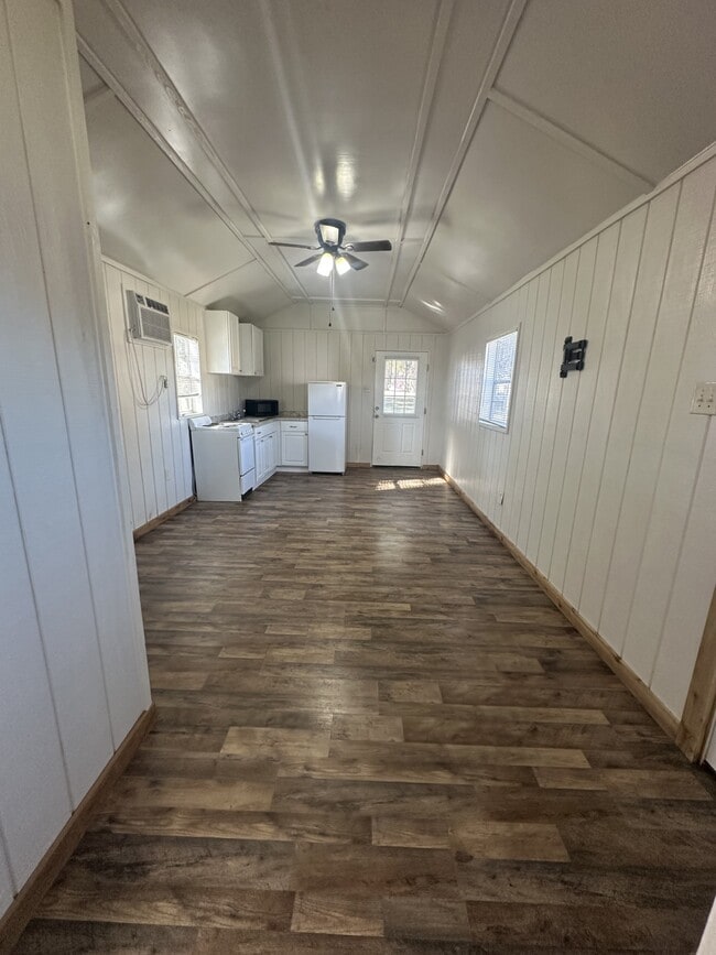 Building Photo - 9307 Hwy 290 W