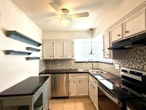 Building Photo - 13222 Pebblewalk Cir N