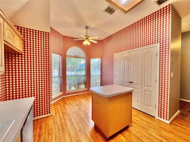 Building Photo - 1800 Quail Hollow Dr