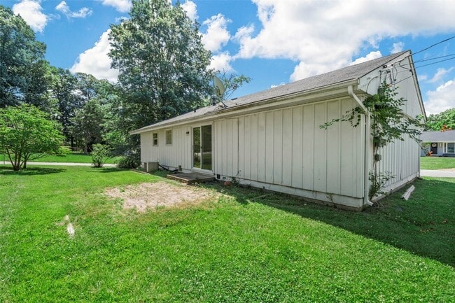 Building Photo - 1121 Dauphine Ln