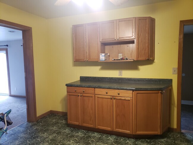 Building Photo - 608 W South St