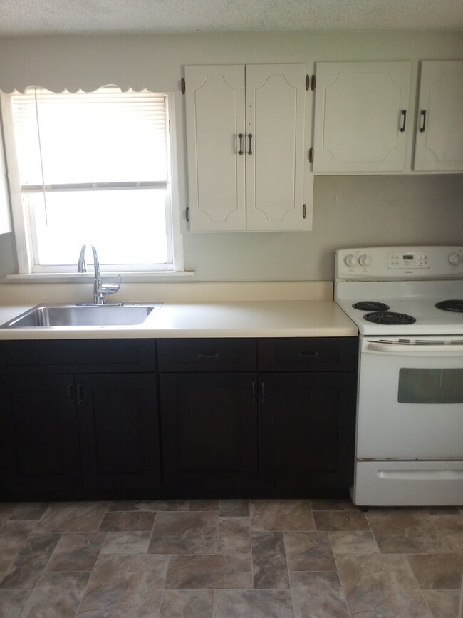 Building Photo - "Charming 2-Bedroom Home with Hardwood Elegance in Spartanburg!"