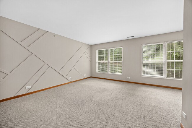 Building Photo - 5S560 Paxton Dr