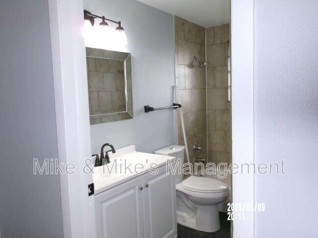 Building Photo - 6400 N 73rd St