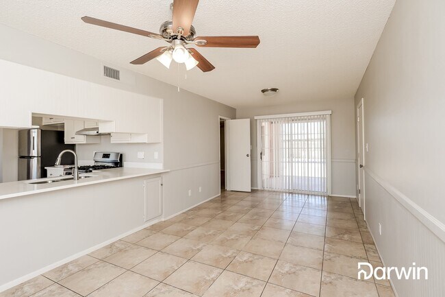 Building Photo - 1815 W Charleston Ave