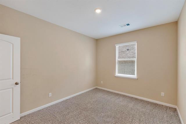 Building Photo - 1903 Dahlia Way