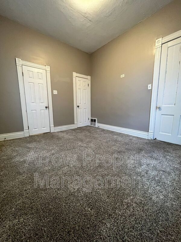 Building Photo - 3038 Walnut Ct