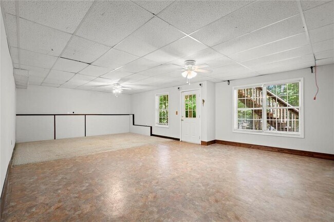 Building Photo - 194 Lake Ruby Dr