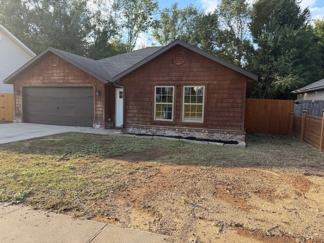 Building Photo - 1407 Crescent Bentonville Crescent