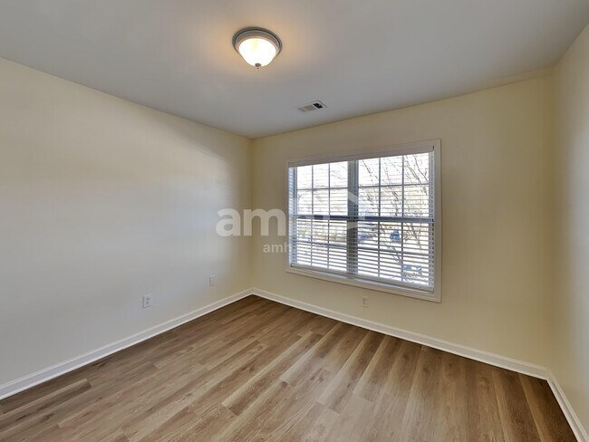 Building Photo - 811 Buffington Way