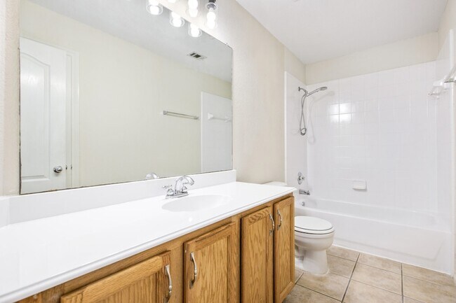 Building Photo - 3900 Braxton Ln