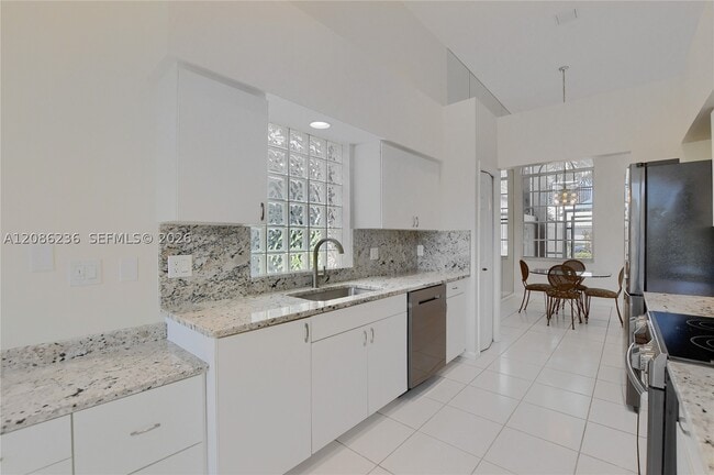 Building Photo - 11622 Creekside Dr