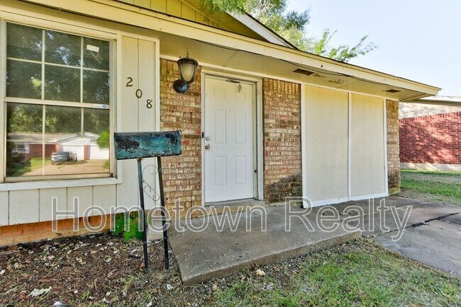 Building Photo - 208 W Shadywood Dr