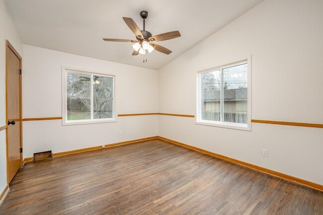 Building Photo - 1520 N Yale Blvd