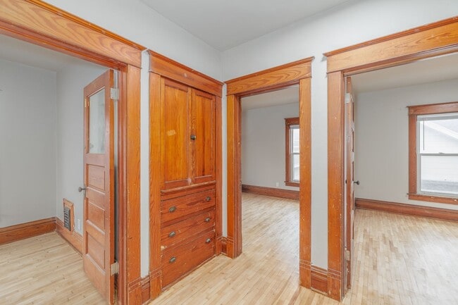 Building Photo - 23 6th St