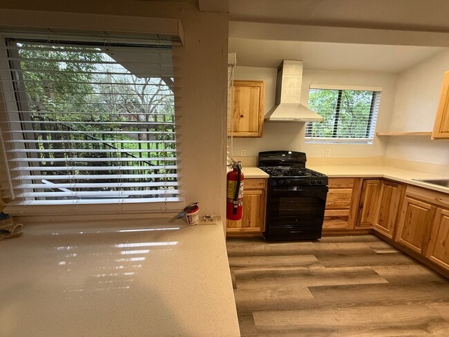 Building Photo - 100 Olive St