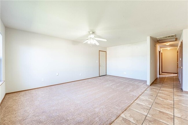 Building Photo - 414 E Southern Trace Dr