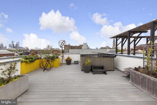 Building Photo - 1108 N Bodine St