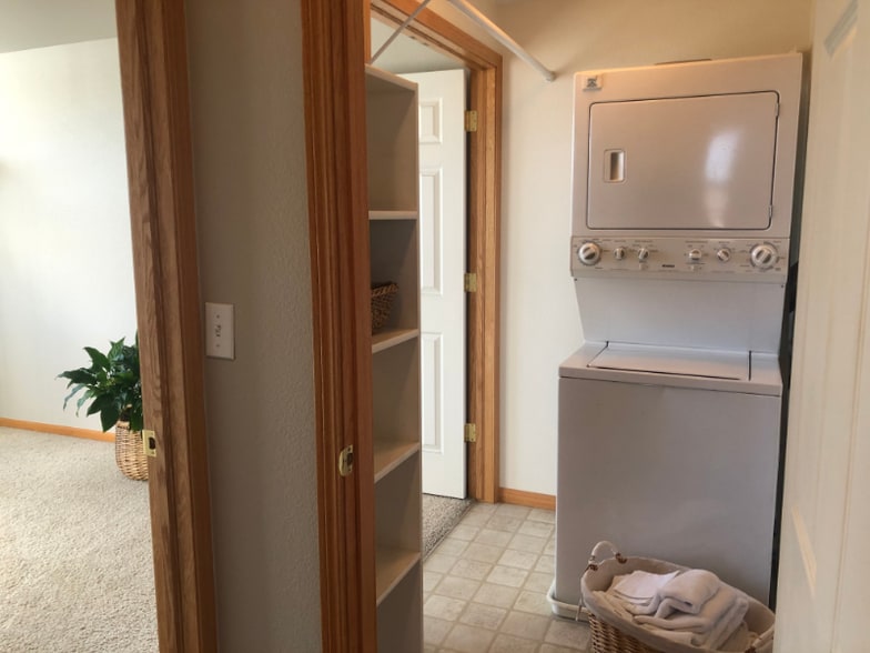 Building Photo - 4245 Boardwalk Dr