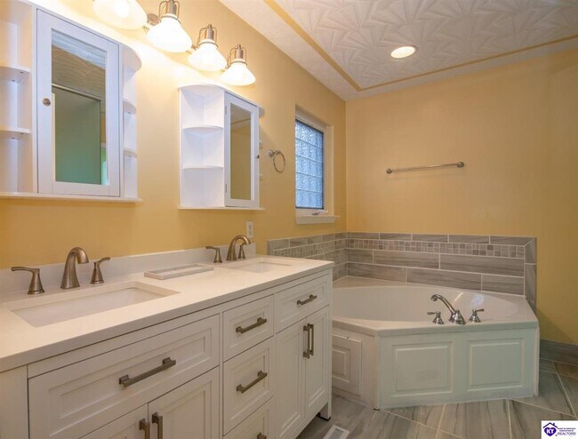 Building Photo - 243 Emmaus Cir