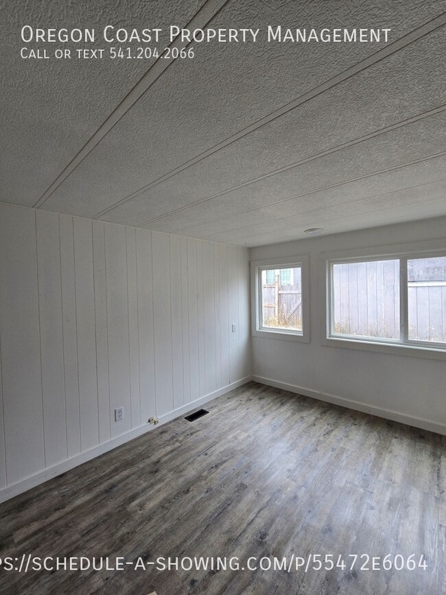 Building Photo - 963 S Grayling St
