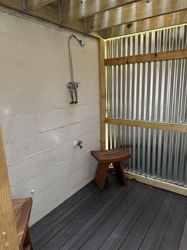 Building Photo - 420 E 6th Ave