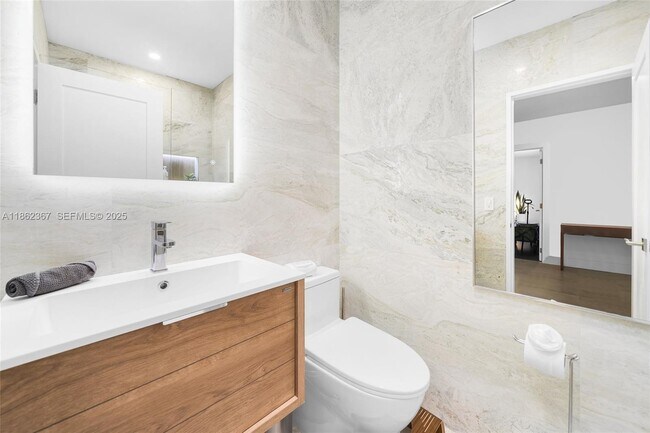 Building Photo - 620 SW 22nd Rd