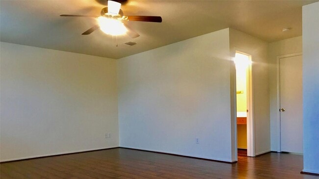 Building Photo - 12438 Grossmount Dr