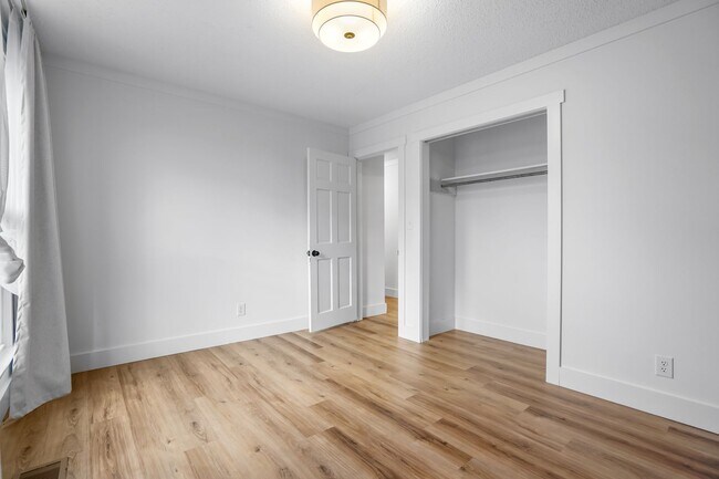 Building Photo - 6620 Upton Ln