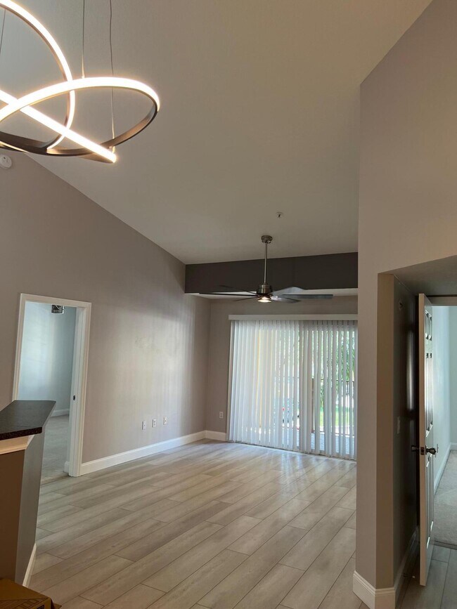 Building Photo - 4220 San Marino Blvd