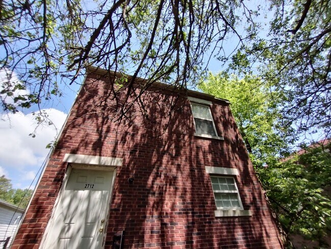 Building Photo - Newly Renovated 2 BR/1BA