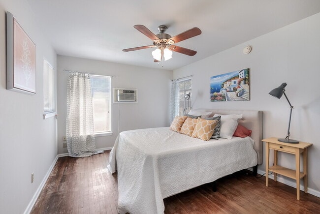 Building Photo - 418 Saratoga Dr