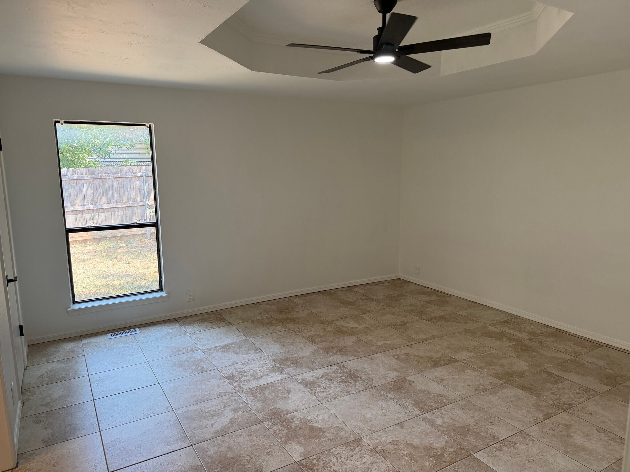 Building Photo - 2116 Tanglewood Dr