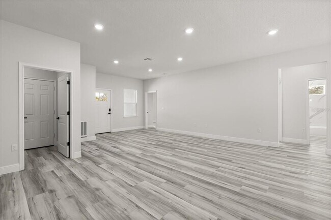 Building Photo - 6761 SW 151 Loop