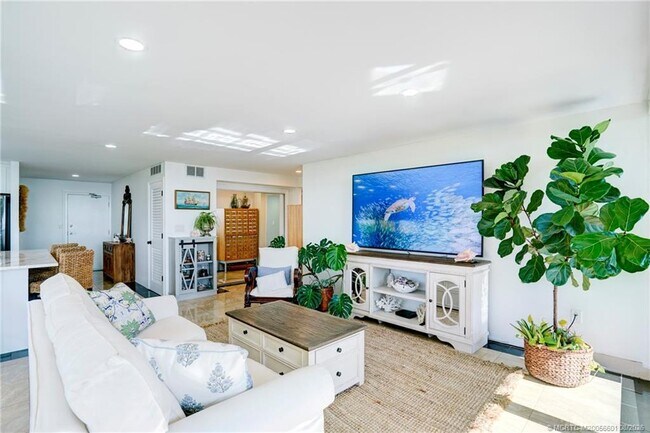 Building Photo - 10410 S Ocean Dr