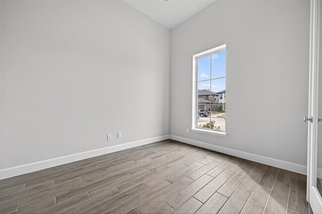 Building Photo - 26310 Meadow Bliss Wy