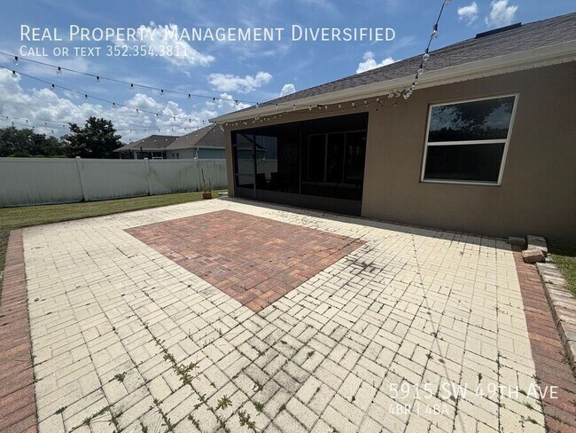Building Photo - 5915 SW 49th Ave