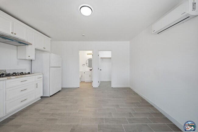 Building Photo - 1077 Wozencraft St