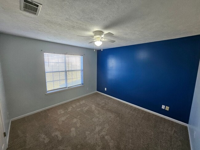 Building Photo - 2018 Hickory Dr