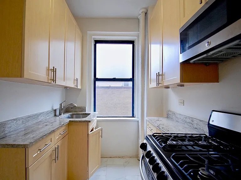 Building Photo - 639 W 173rd St