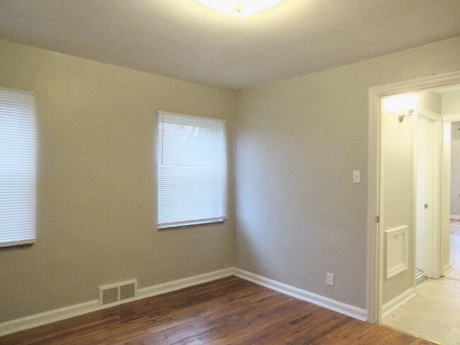 Building Photo - 3647 Ravenwood Ave