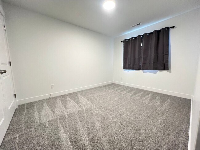 Building Photo - 3 Bed/2.5 Bath Townhome in Lehi