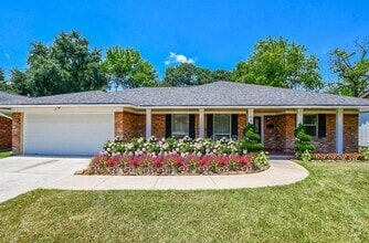 Building Photo - 9806 Larston St