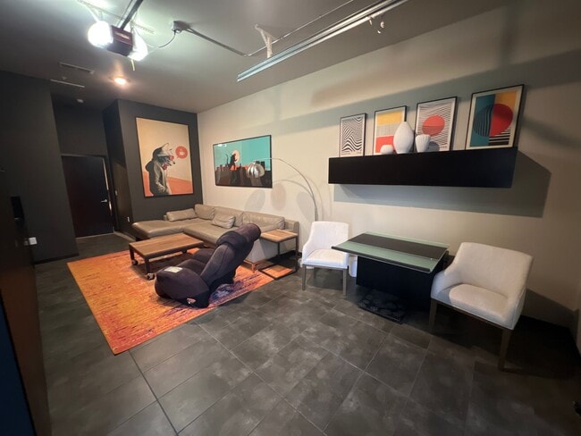 Building Photo - 801 E Mifflin St