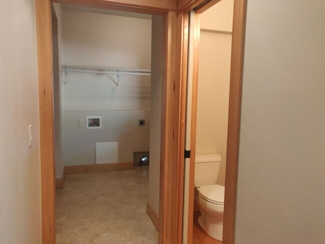 Building Photo - Charming 3x2.5 Modern Craftsman Home in NW Crossing with Private Backyard Oasis and Bonus Room Up...