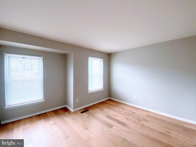Building Photo - 27 Barclay Ct