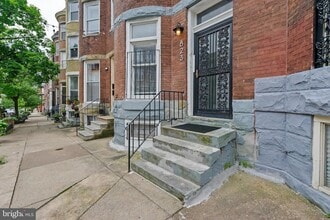 Building Photo - 823 Newington Ave